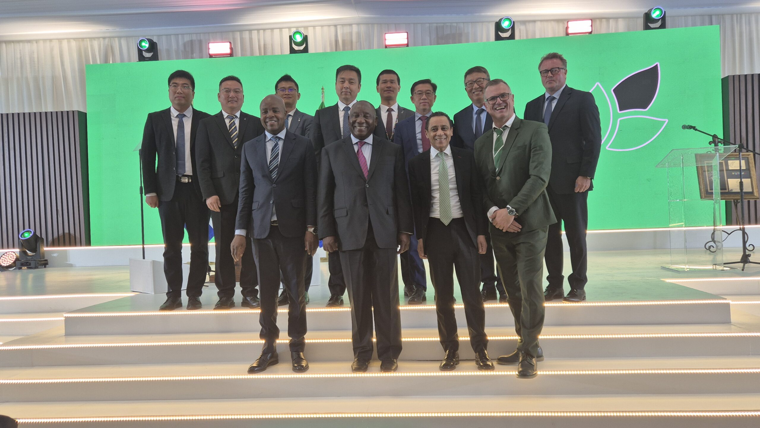 President Cyril Ramaphosa, Ambassador Wu Peng, Mpumalanga Premier Mandla Ndlovu, Seriti Gree CEO Mike Teke